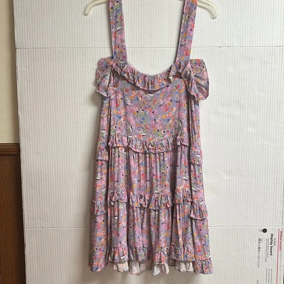 Olivaceous Tiered Dress W/Blue Background W/Flowers  Size Junior Medium - Picture 7 of 11